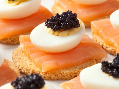 Caviar Noir vs. Autres Variétés : Ce Qui Rend le Caviar Versailles Unique image