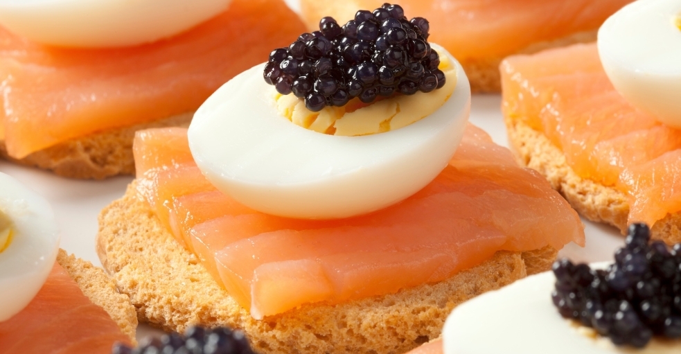 Caviar Noir vs. Autres Variétés : Ce Qui Rend le Caviar Versailles Unique hero image