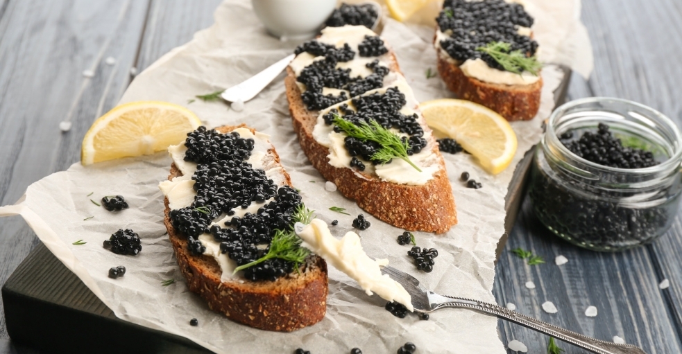 L’Étiquette du Caviar : Les Règles à Suivre pour une Dégustation Parfaite hero image