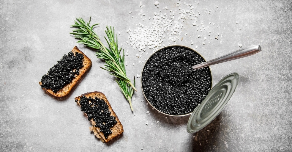 Recevoir avec Élégance : Organiser une Dégustation de Caviar et Champagne Parfaite hero image